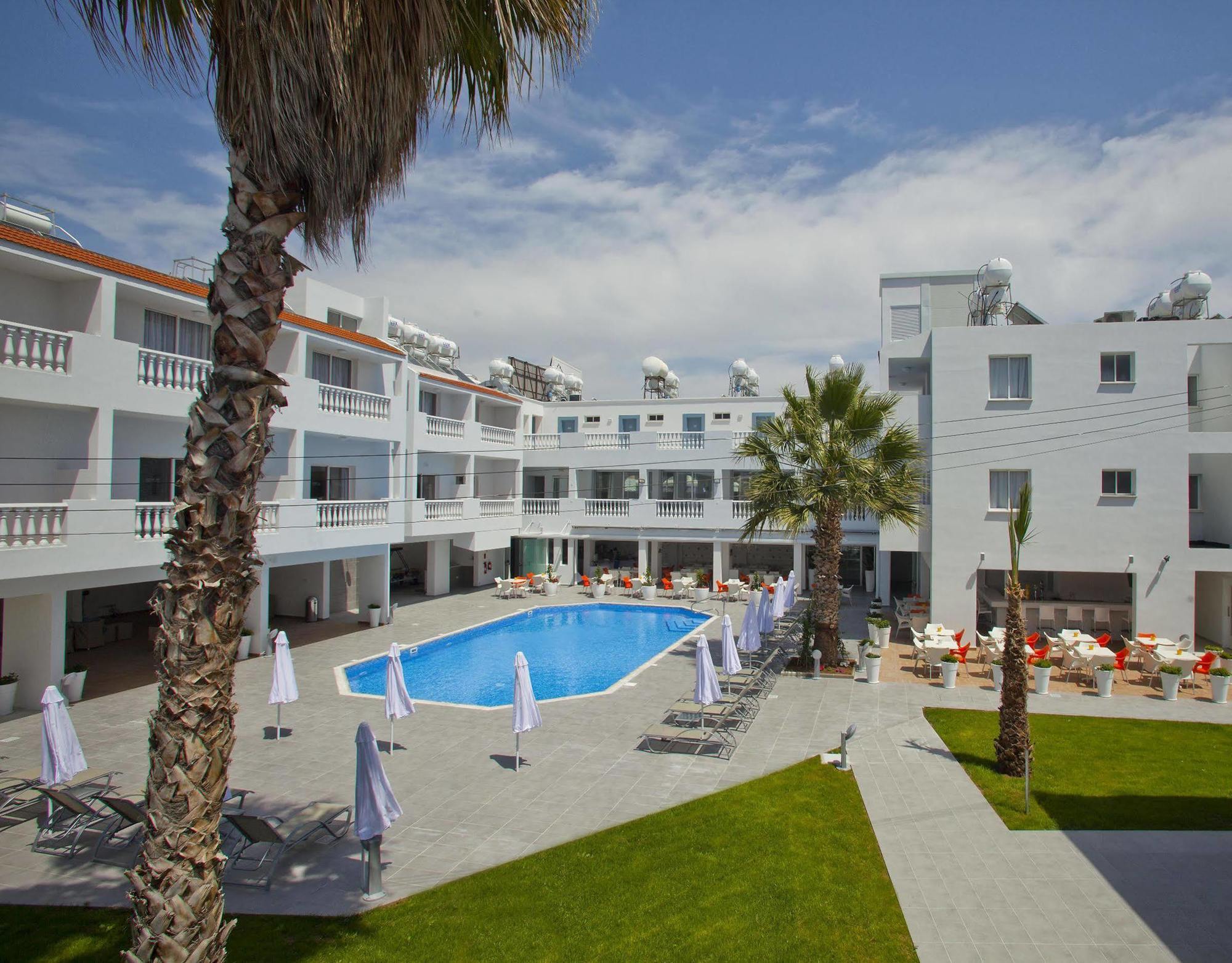 Princessa Vera Hotel Apartments Paphos Eksteriør bilde